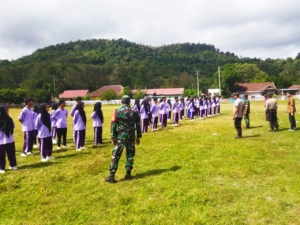 Sinergitas TNI-Polri, Babinsa dan Bhabinkamtibmas Latih Paskibraka di Lenangguar