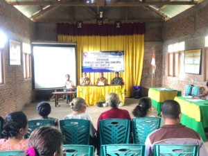 Babinsa Koramil 1602-02/Wolowaru Kawal Penyaluran Bantuan Langsung Tunai di Desa Nggela