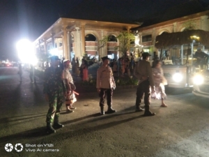 Sinergi Kamtibmas: Babinsa Ubud Bersama Bhabinkamtibmas dan Pecalang Atur Lalin Prosesi Melasti