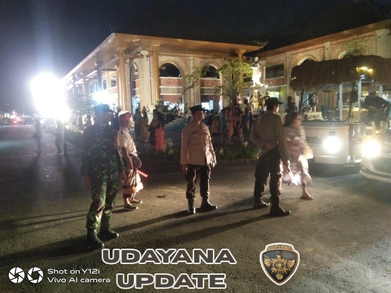 Sinergi Kamtibmas: Babinsa Ubud Bersama Bhabinkamtibmas dan Pecalang Atur Lalin Prosesi Melasti