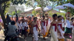 Upaya Babinsa 1623-01/Karangasem Dukung Ketertiban dan Keamanan Kegiatan Melasti