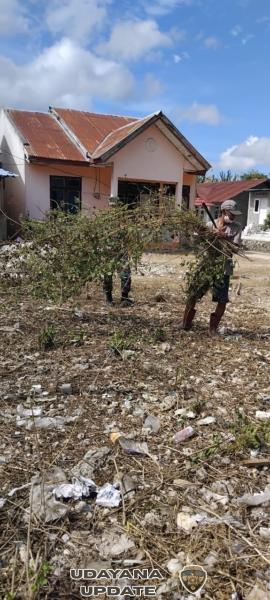 Komsos di Wilayah Binaan Babinsa Ikut Gotong Royong Pembersihan Lingkungan