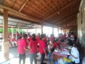 Posyandu Siklus Hidup Dipantau Babinsa, Warga Sukawati Ramai Ikuti Pemeriksaan