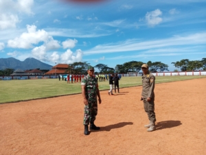 Personel Kodim 1623/Karangasem Laksanakan Pengamanan untuk Pastikan Keamanan Kejuaraan Sepak Bola