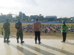 Kolaborasi TNI-Polri Berikan Pelatihan PBB di MPLS SMP Kristen Waikabubak