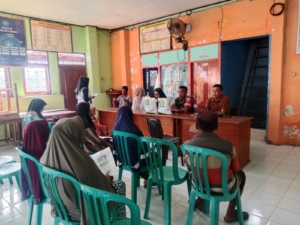 Sinergi Babinsa dan Pemdes Berare Salurkan Bantuan Pangan untuk Warga