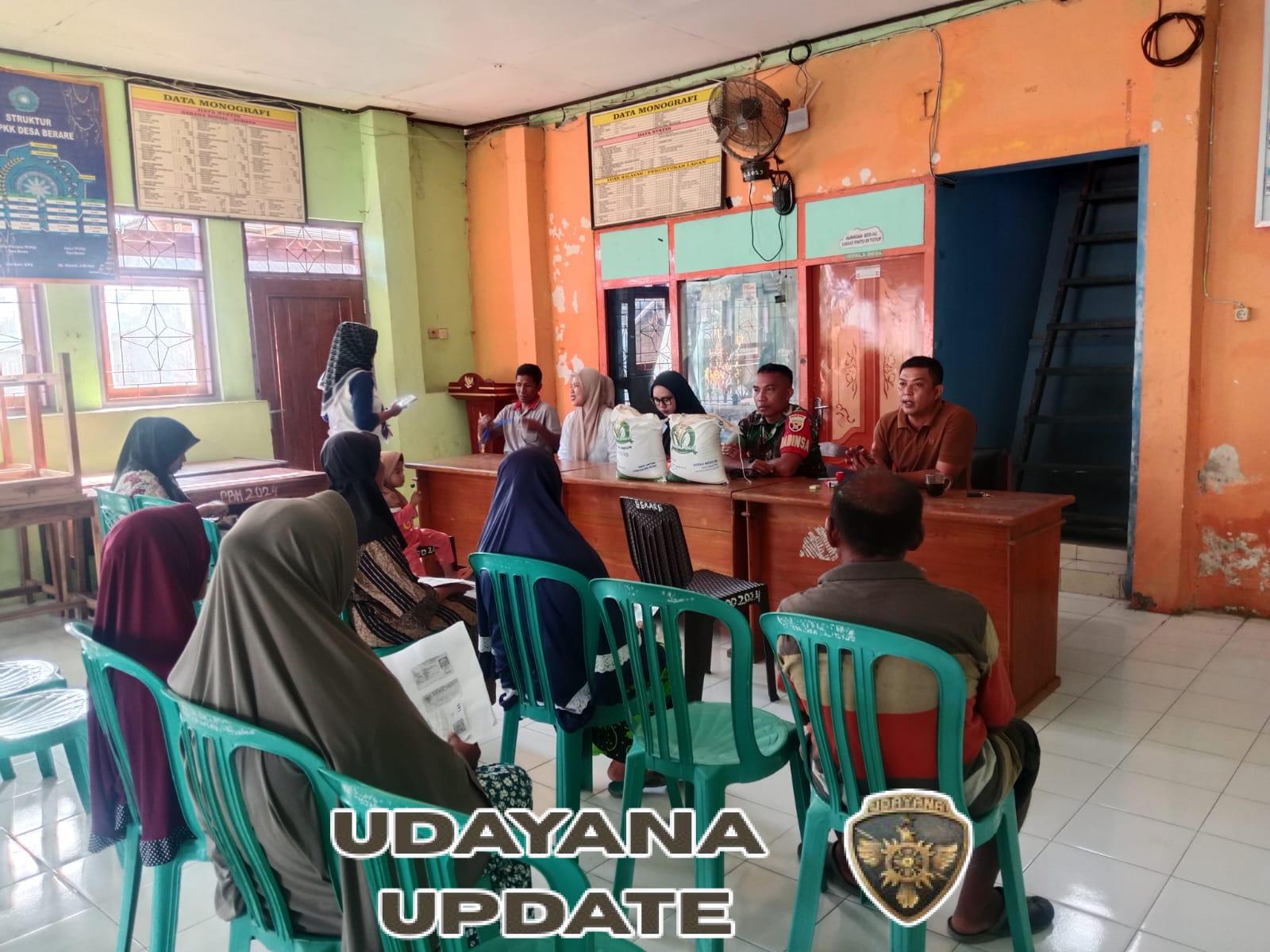 Sinergi Babinsa dan Pemdes Berare Salurkan Bantuan Pangan untuk Warga