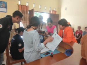 Koptu Mafdan Kawal Pembagian Bantuan Beras di Kelurahan Nangameting Berjalan Lancar dan Tertib.