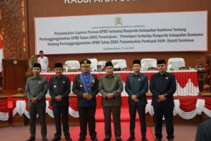 Dandim 1607 Terima Selendang Kehormatan dalam Rapat Paripurna DPRD Sumbawa