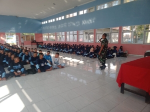 Pelajar SMKN 1 Kelautan Dapat Pembekalan Wawasan Kebangsaan dari Danramil Keruak