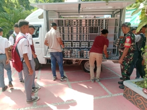 Sinergi TNI dan Sekolah, Babinsa Kodim 1602/Ende Dampingi Kegiatan Makan Bergizi Gratis