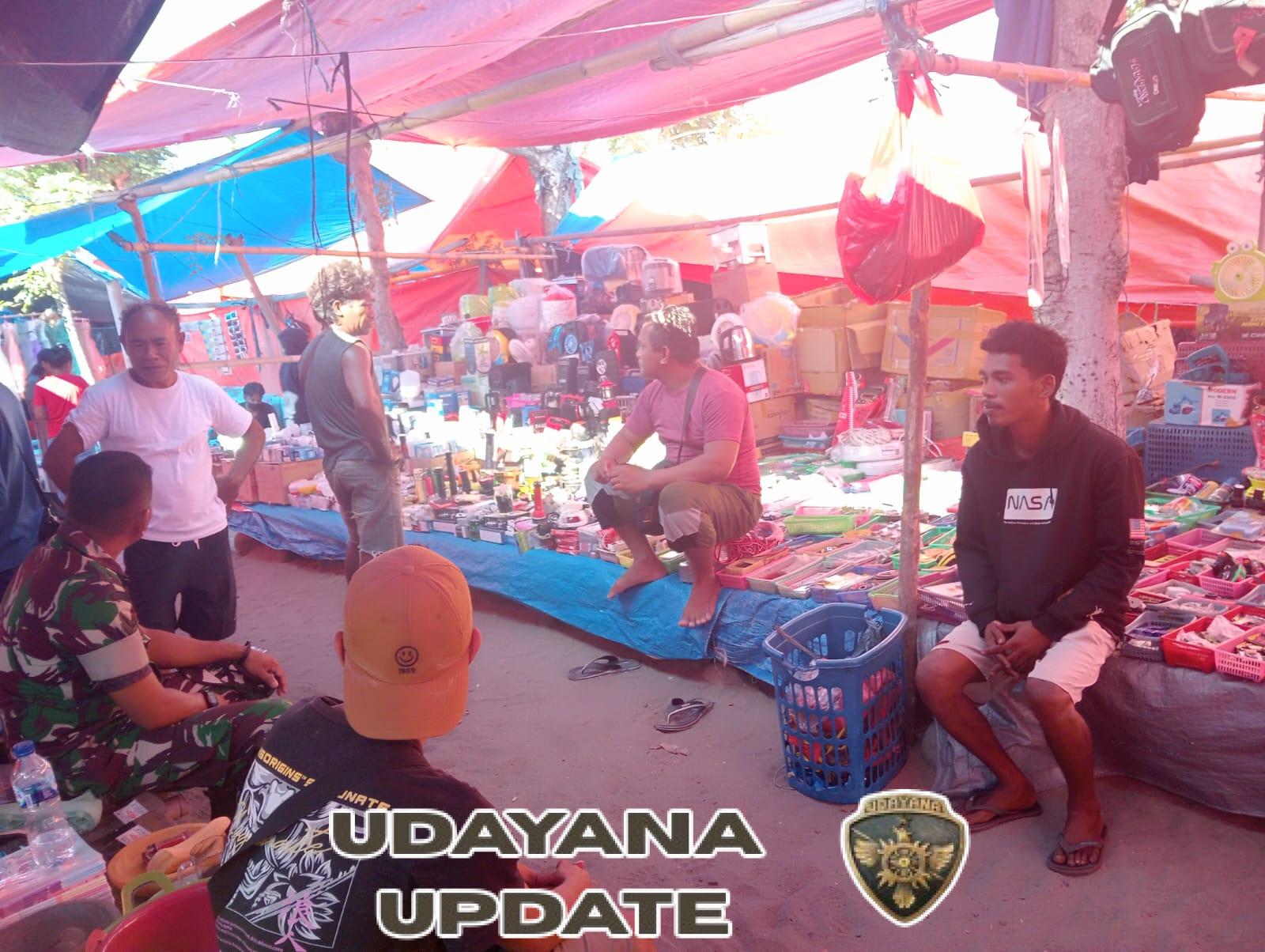 Babinsa Ende Turun ke Pasar, Himbau Warga Jaga Keamanan dan Kebersihan