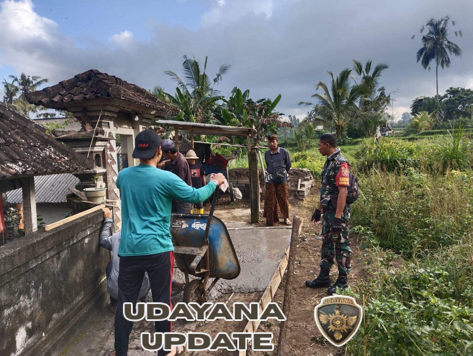 Babinsa Aktif Dampingi Pembuatan Jalan Desa sebagai Bentuk Kepedulian TNI