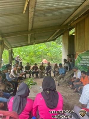 Babinsa Kodim Ende Aktif Dampingi Petani dalam Program Penanaman Jagung Serentak