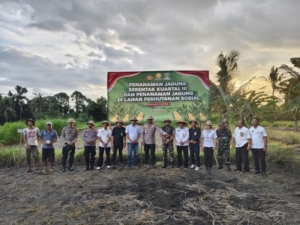 Wujud Kolaborasi, Kodim Klungkung Hadiri Kegiatan Tanam Jagung Serentak Polres