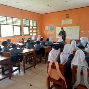 Bangun Generasi Tangguh, Babinsa Tanamkan Disiplin dan Etika Pelajar