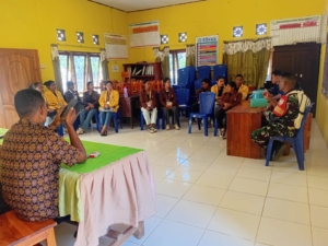 Komsos Bersama Perangkat Desa Oebatu, Kodim 1627 Dorong Pembentukan Gugus Tugas dan Siaga Darah