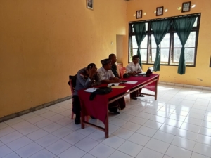 Sinergi TNI dan Pemerintah Kecamatan Satar Mese dalam Persiapan HUT RI ke-80