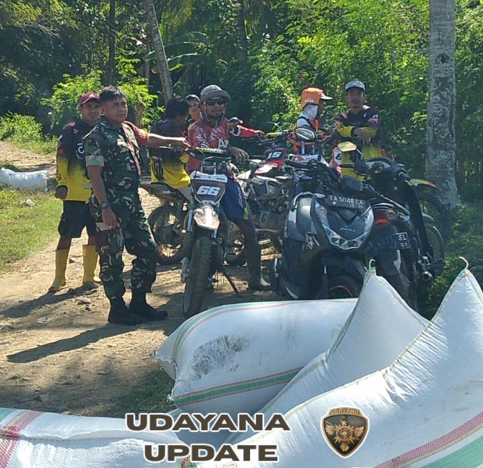 Babinsa Desa Desaloka Laksanakan Pengawalan Panen Padi, Dukung Ketahanan Pangan