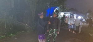 Serda I Wayan Darpa, Babinsa Langgahan Pantau Kegiatan Piodalan di Pura Baleagung