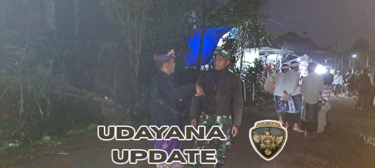 Serda I Wayan Darpa, Babinsa Langgahan Pantau Kegiatan Piodalan di Pura Baleagung