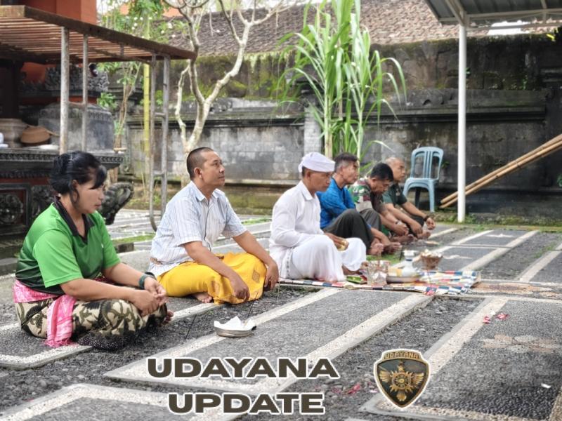Dipimpin Kasdim, Umat Hindu Kodim Klungkung Sembahyang Bersama Di Hari Suci Purnama