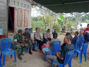 Babinsa Koramil 1602-04 Bersama Polsek Gelar Pengamanan Wilayah di Desa Keliwumbu