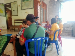 “Peduli Balita dan Lansia, Posyandu Penglatan Dapat Sambutan Hangat Warga”