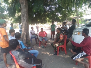 Babinsa Koramil 1618-06/Bian Ajak Masyarakat Wujudkan Lingkungan Aman dan Harmonis.