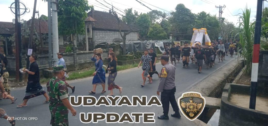 Sinergi Babinsa Koramil 1616-02/Ubud Amankan Tradisi Adat di Desa Lodtunduh