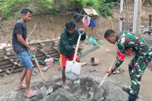 Karya Bhakti Terbatas, Babinsa Pratu Taufik Ikut Turun Tangan Bangun Rumah Warga