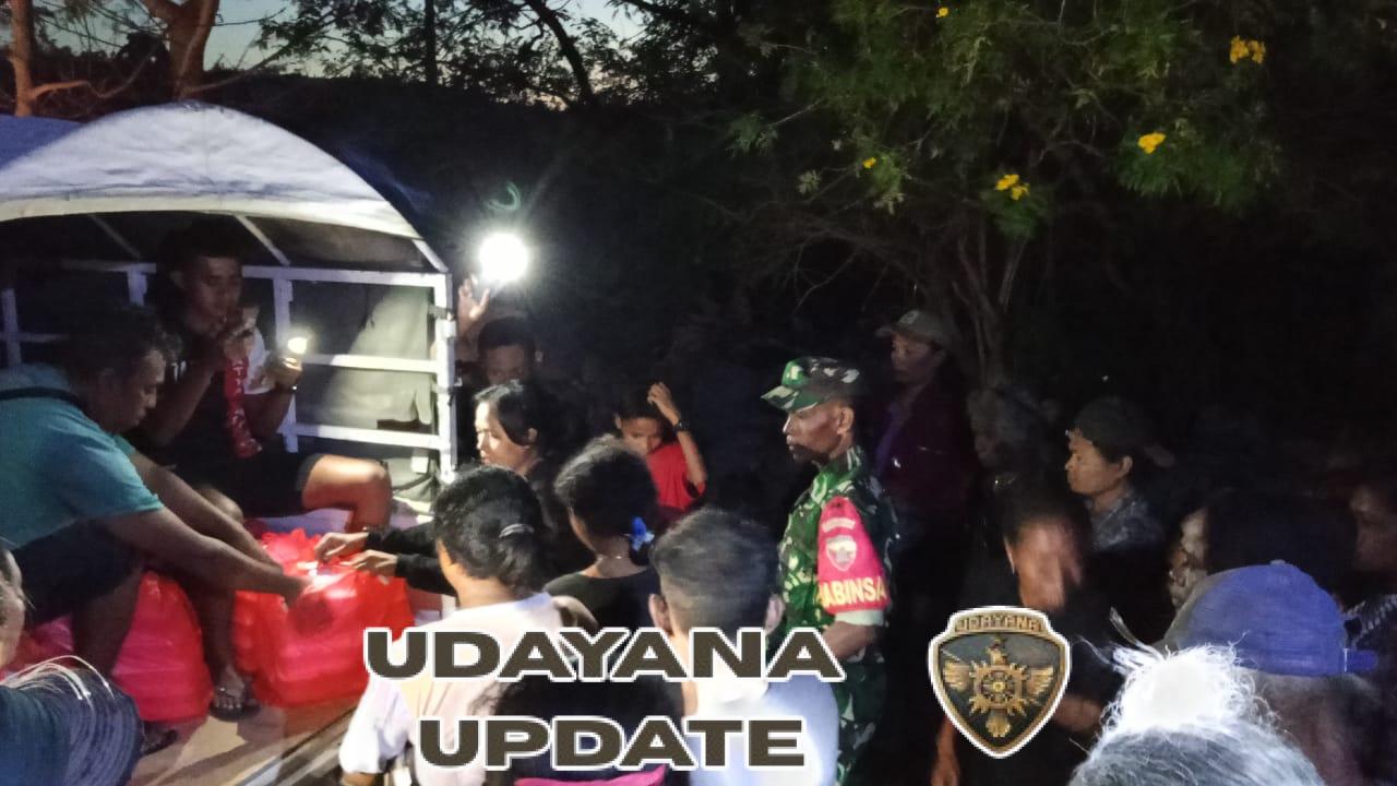 Babinsa Dan Istri Berbagi Rezeki Kepada Pemulung Alak