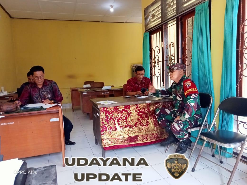 Babinsa Pikat Bersama Kadus Ajak Warga Jaga Kamtibmas dan Siaga Perubahan Cuaca