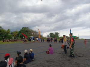 Babinsa Ambil Bagian dalam Aksi Bersih-Bersih dan Lomba Meriahkan HUT ke-39 STT Canthi Wacana Samanjaya