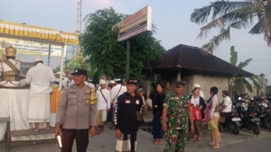 Ratusan Pemedek Hadiri Upacara Nilapati Atma Wedana dan Manusa Yadnya Kinebulan Maha MGPSSR, Dikenal Ketat Aparat