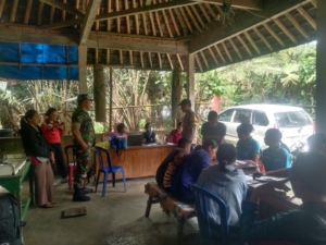 Meningkatkan Kesehatan Masyarakat, Babinsa Desa Duda Dampingi Kegiatan Posyandu Balita dan Lansia