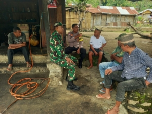Babinsa dan Bhabinkamtibmas Perkuat Kamtibmas di Ende Utara Lewat Dialog Warga