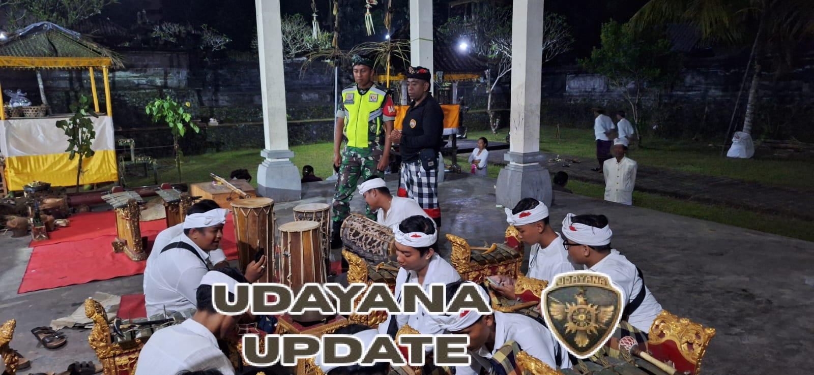 Perkuat Sinergi Tiga Pilar, Babinsa Desa Bukian Amankan Persembahyangan di Banjar Amo