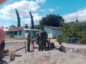 Pratu Maxi Liseng Wujudkan Sarana Olahraga, Bangun Lapangan Bola Voli Bersama Warga