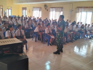 Danramil Loli Motivasi Siswa SMA Karanu Lewat Materi Wawasan Kebangsaan