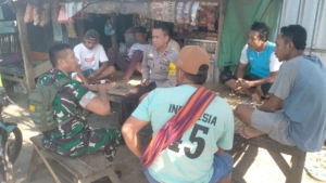 Babinsa dan Bhabinkamtibmas Gelar Komsos di Dusun Krampa Amu: Imbau Warga Jauhi Miras dan Narkoba