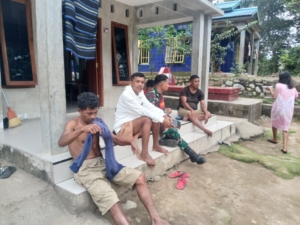 Babinsa Koramil 1602-01/Ende Perkuat Kemitraan dengan Masyarakat Desa Jegharangga lewat Komsos