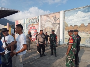 Babinsa dan Polres Ende Amankan Turnamen Bola Kaki Bupati Cup 2025