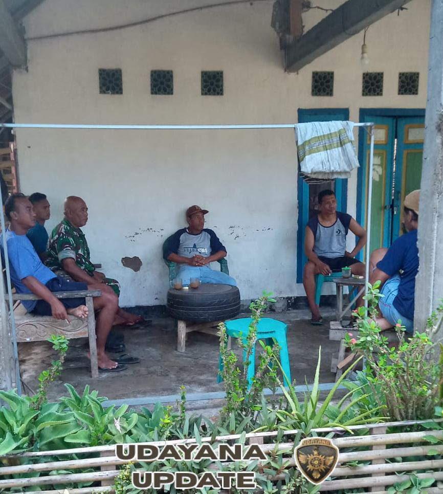 Babinsa Desa Dorobara Sertu M. Ali Aktif Laksanakan Komsos untuk Perkuat Silaturahmi dan Deteksi Dini Kondisi Wilayah