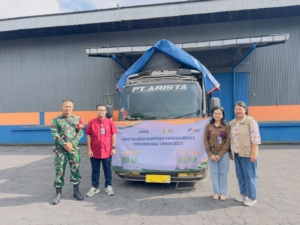 Babinsa Batubulan Kawal Pengamanan Muat Beras Bantuan CBP Tahun 2025 di Gudang Bulog