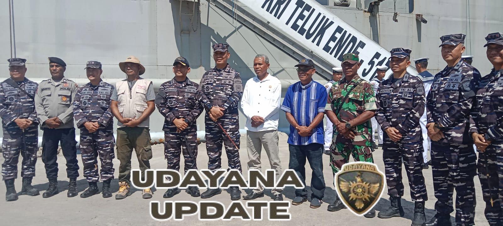 Danramil Adonara Dampingi Kunjungan Danlantamal VII Serahkan Bantuan Air Bersih