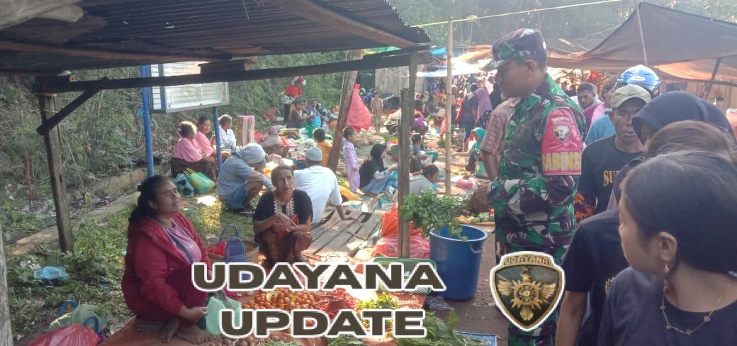 Babinsa Wolowaru Laksanakan Komsos dan Pamwil di Pasar Moni, Wujudkan Rasa Aman di Tengah Masyarakat