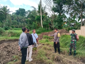 Babinsa Koramil 1616-01/Samplangan Fasilitasi Dialog Warga Terkait Penolakan Pendirian Tower