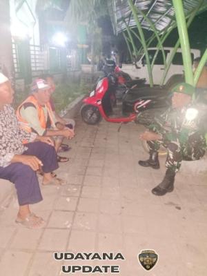 Babinsa Koramil 1628-01/Taliwang Giat Patroli Malam, Tegaskan Pentingnya Kamtibmas