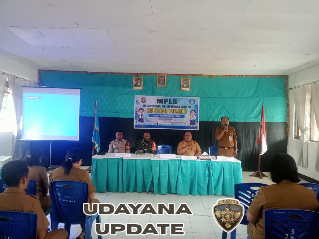 Babinsa Sertu Andre Hadiri Pembukaan MPLS di SMP 1 Pantai Baru, Tanamkan Nilai Disiplin dan Cinta Tanah Air